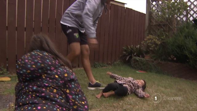 Whānau use pūrakau to teach about physical exercise and nutrition смотреть онлайн
