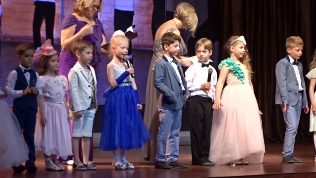 Выпускной в школе АБВ Моряна (дошкольная подготовка) в Ренесанс Одесса смотреть онлайн