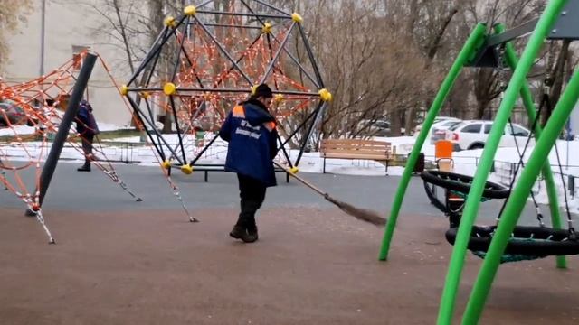 Работы по ворошению снега на Ленинградском шоссе смотреть онлайн