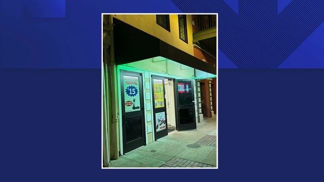 Voyeur Used Hidden Camera to Record Woman Using Restroom Pierre Holt смотреть онлайн