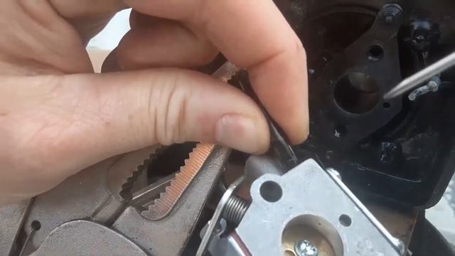 Troy-Bilt Trimmer Carburetor and Fuel Filter - Quick, Cheap, Easy TB70SS TB65SS TB20DS смотреть онлайн