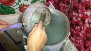 Просто беру таблетку для посудомоечной машины и чищу любой нагар без усилий!