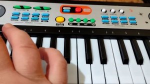 Детский синтезатор MQ3750L.Работает от сети и на батарейках