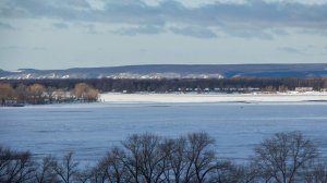 "ВНИЗ ПО МАТУШКЕ, ПО ВОЛГЕ"... (Фото Олега АЙДАРОВА (Самара) - Поёт Борис ХРИСТОВ (Болгария)