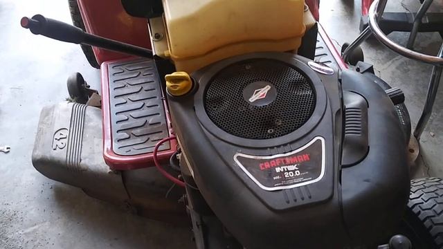 RDMJ4.V.549.Parte#1LAS FALLAS MAS COMUNES DE UN TRACTOR CORTA CESPED BRIGGS DE UN CILINDRO INTEK. смотреть онлайн