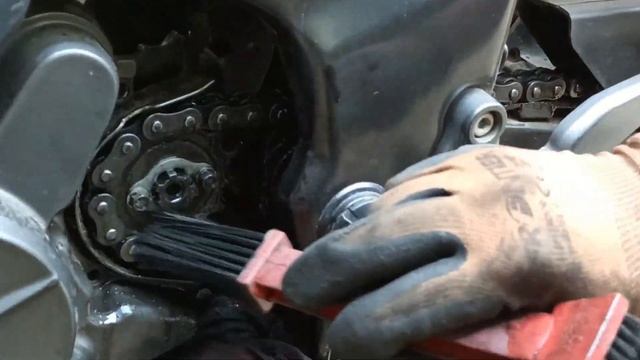 How to clean and lube your motorcycle chain at home Easily(Pulsar RS200)? Do IT Yourself (DIY) смотреть онлайн