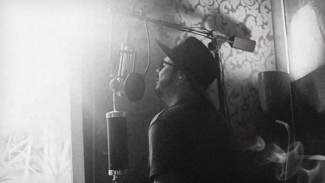 Lucas & The Woods, Magadan - Flores y Alcohol (Official Video) смотреть онлайн