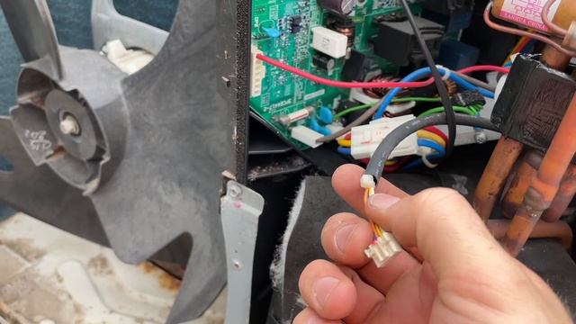 Diagnosing Daikin E1 Error смотреть онлайн