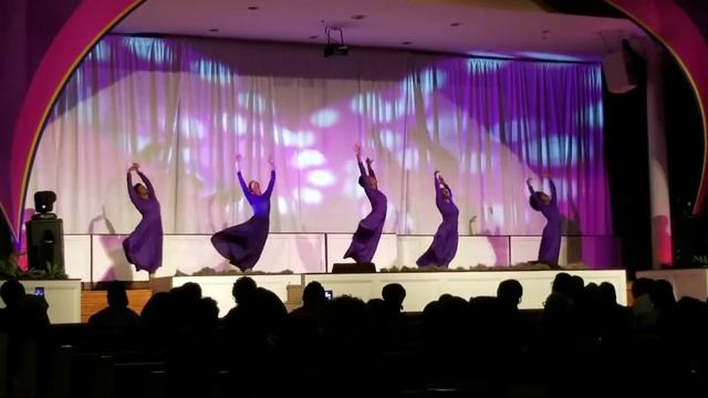 Naturally Blessed ministers to CeCe Winans's Alabaster Box смотреть онлайн