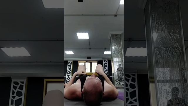 Ягодичный мост с отягощением в 15 кг.  Фитнес.  Кегелинг. Подъемы таза лежа.  Лечебная ФК. ЛФК