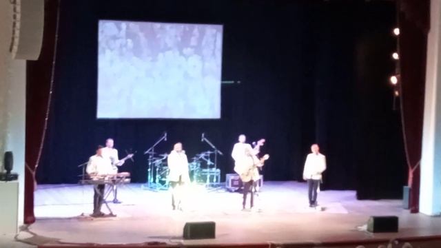 Концерт ВИА "Песняры" в Сергиевом Посаде, 09.12.2023. Песня "За пол часа до весны". смотреть онлайн