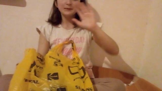Саша показывает покупки из магазина Светофор🚦 смотреть онлайн