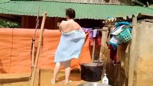 It's fun to take a bath in the village bathroom, Beautiful girl 😍😍😍