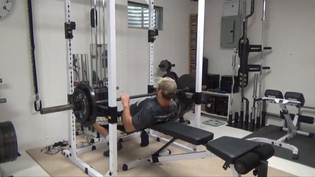 Build Your Upper Chest With Bench-End Flat-to-Incline Bench Press смотреть онлайн