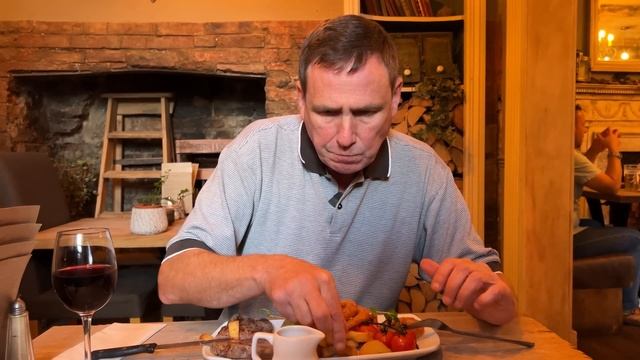 Eating a STEAK at a STUNNING RESTAURANT in YORK! смотреть онлайн