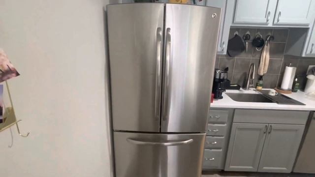 GE GNE27JYMFS 36'' French Door Refrigerator Review, Finger prints will need cleaned frequently! смотреть онлайн