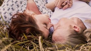 Стихотворение о любви Эдуарда Асадова "Любим мы друг друга или нет"