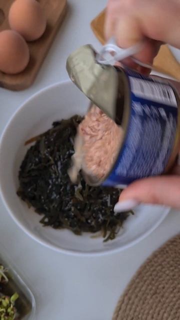 Белковый салат с тунцом. Сытный и низкокалорийный #морскаякапуста #тунец #ппрецепты #пп смотреть онлайн