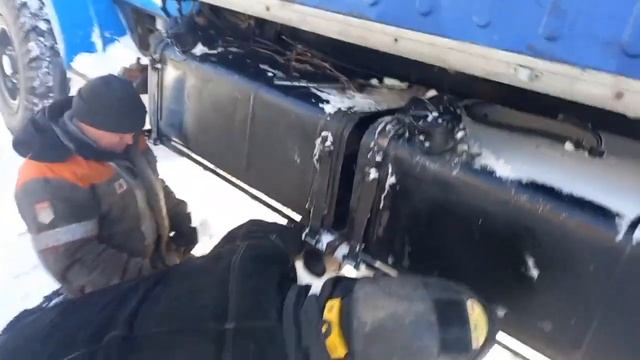 Паша жгёт бульдозер. Заварили глушитель. Компрессор давай до свидания. смотреть онлайн