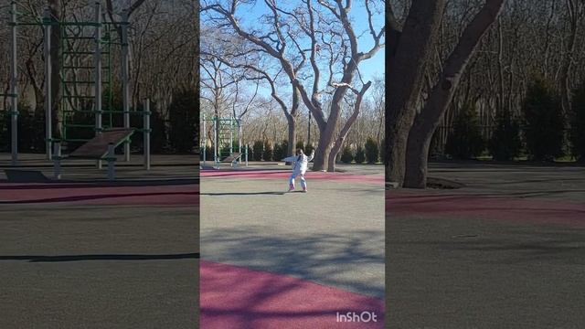 Учусь кататься на роликах😁😁😁Геленджик парк "Молодежный"🌸 смотреть онлайн