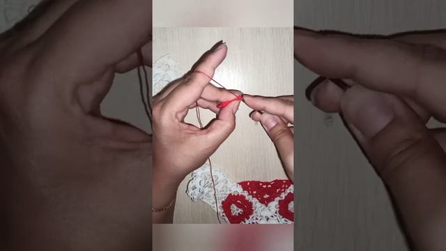 Футболка крючком. Топ крючком. Бело-красная шахматка крючком.