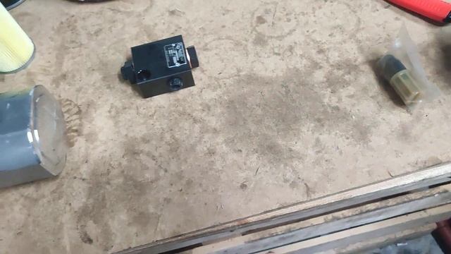 Odc.136 Pęknięta pompa hydrauliczna.. DLACZEGO?? Bizon Z-056 stary nowy typ.. rozdzielacz zawory!!! смотреть онлайн