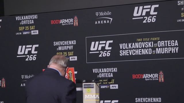 UFC 266: Valentina Shevchenko, Lauren Murphy Make Weight - MMA Fighting смотреть онлайн