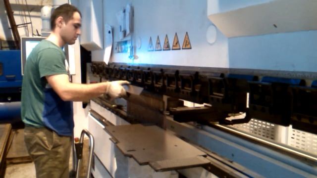 Press brake TRUMPF TruBend 3100. Гибка на пресе: деталь кварцевых ламп