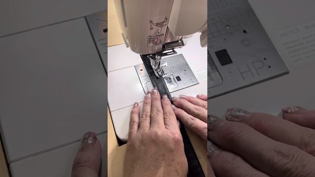 How to topstitch a vinyl/faux leather strap for the NCW on a Janome M7 смотреть онлайн