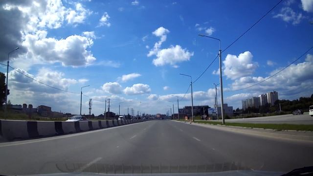 Через трассу с кучей вещей в окрестностях нового автовокзала на ГБШ смотреть онлайн