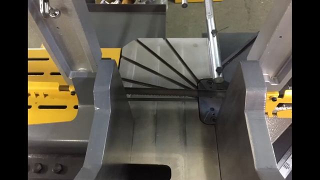 KESMAK MAKİNA YARIM OTOMATİK DAYAMALI-DÖNER GÖBEK ŞERİT TESTERE TEZGAHI (KMY DG 350) смотреть онлайн