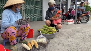 Monkey Lyly is excited to experience shopping and going to the market with her mother