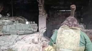 Российский православный священник освящает танки