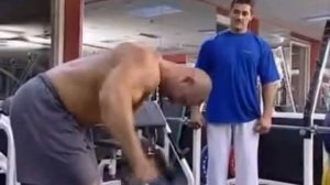 Разведение рук с гантелями в наклоне стоя
