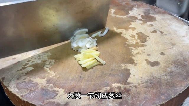 廚師長教你青椒綠豆芽的家常，步驟詳細，鮮香脆嫩下酒又下飯【留意美食】#青椒綠豆芽 #豆芽 #綠豆 #家常菜 #綠豆食譜 #綠豆料理