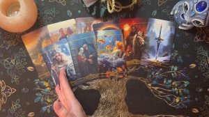 Таро-расклад "Почему он молчит" ❤️