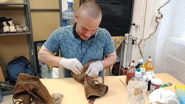 Как почистить и покрасить нубук, замшу, спилок. Секреты, лайфхаки. RANGA live. смотреть онлайн