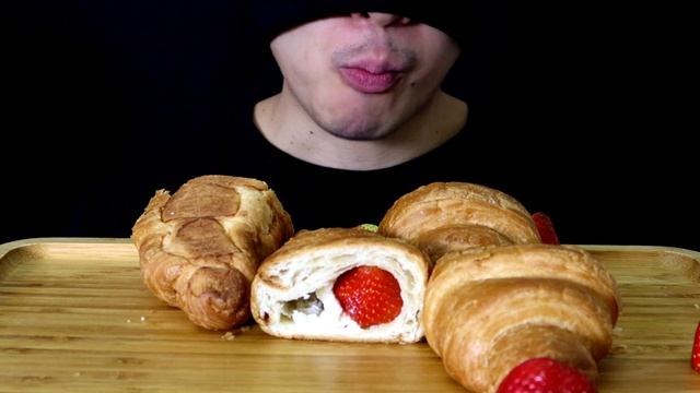ASMR MUKBANG ( NO TALKING & NO LOOKING ) STRAWBERRY / CROISSANT смотреть онлайн