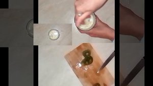 Смузи из киви и банана с молоком без блендера.