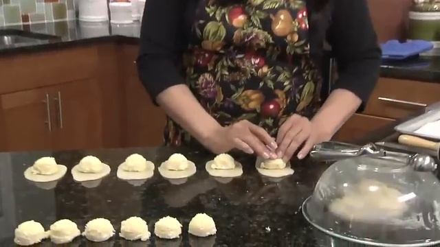 How to Make Authentic Sephardic Borekas смотреть онлайн