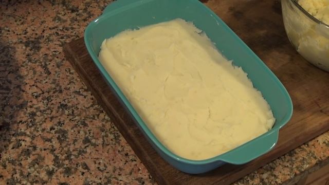 Pesto Mashed Potatoes -- Easy Mashed Potatoes -- The Frugal Chef
