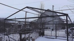 Самодельный гараж из труб как построить каркас из металлических профилей, конструкция и чертёж.
