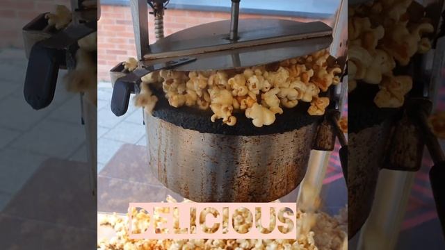 Delicious Popcorn poppin ' ...  yummie yummie Popcorn Party смотреть онлайн