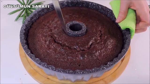 SUFLE TADINDA BOL ÇİKOLATALI KEK TARİFİ. Kolay, basit, pratik, lezzetli tarif. Tatlı tarifi.