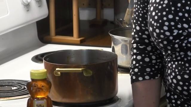 Chicken, Hamburgers and The Hot Box Grill смотреть онлайн