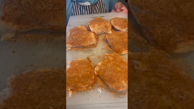 Smoked #ChickenThighs on the #BBQ | #HowTo #HealthyRecipe #CheapFoods смотреть онлайн