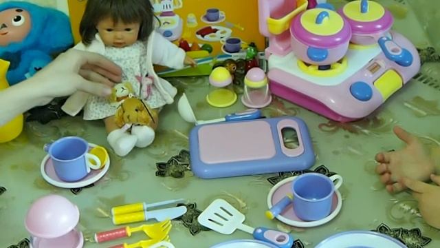 Обзор Кухни. Развивающие игрушки. Мультфильмы для детей.Видео про кукол. смотреть онлайн