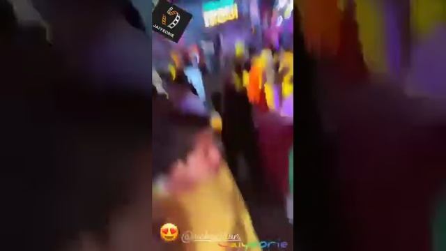 Diplo Lele pons Derek Blasberg Farrah Brittany Demi Lovato Kyle Richards- Paris Hilton Neon Weddin смотреть онлайн