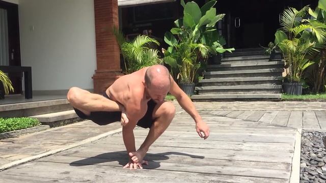 Tratasana. @Kostikin_yoga йога, балансы на одной руке