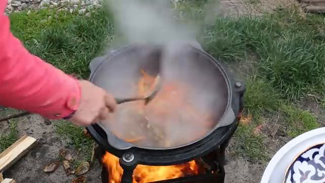 ПЛОВ УЗБЕКСКИЙ В КАЗАНЕ НА КОСТРЕ (для новичков самый простой способ).